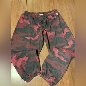Women’s Victoria’s Secret pink Camouflage Jogger Pants